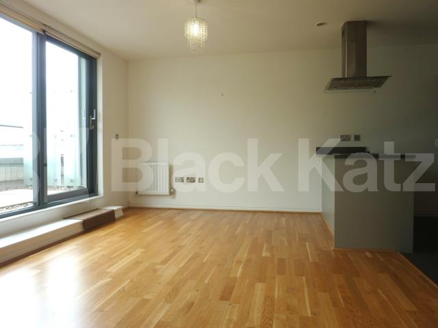 			AMAZING 2 BED 2 BATH IN THE HEART OF CAMDEN!, 2 Bedroom, 1 bath, 1 reception Flat			 Lockhouse, Oval Road, CAMDEN